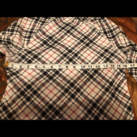 Very trendy style/pattern on a L.S. thermal top - Picture 3 of 5